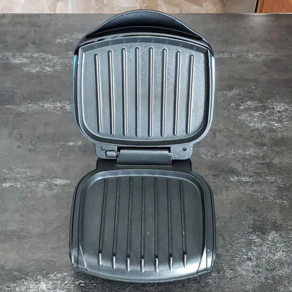 George Foreman 2-serving grill. - Picture 2 of 5